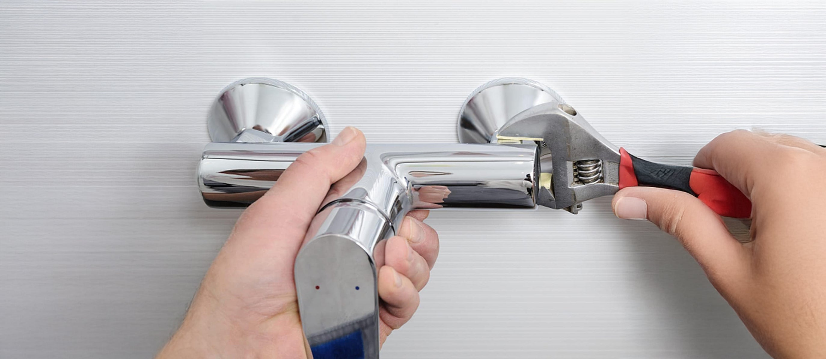 Ventajas de los embellecedores para tapar agujeros en azulejos