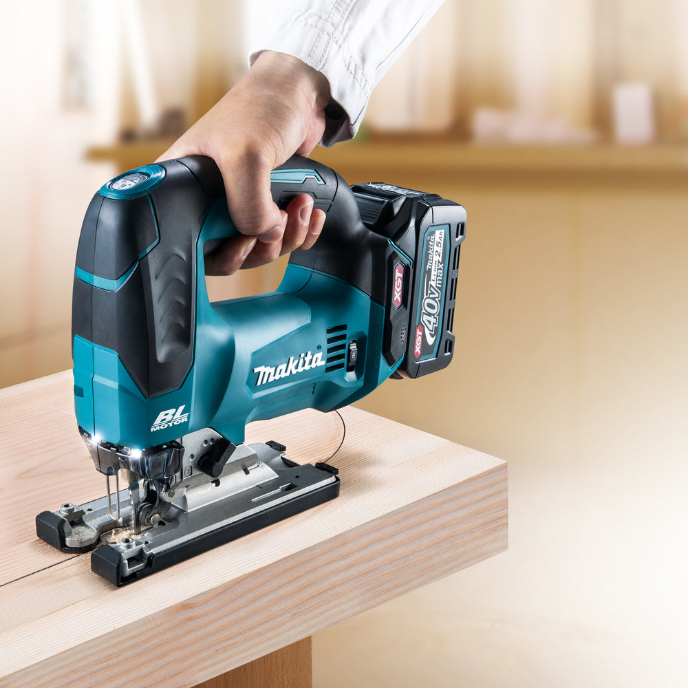 Sierra de calar XGT Makita | 40Vmax 3.500rpm 26 mm | JV002GZ